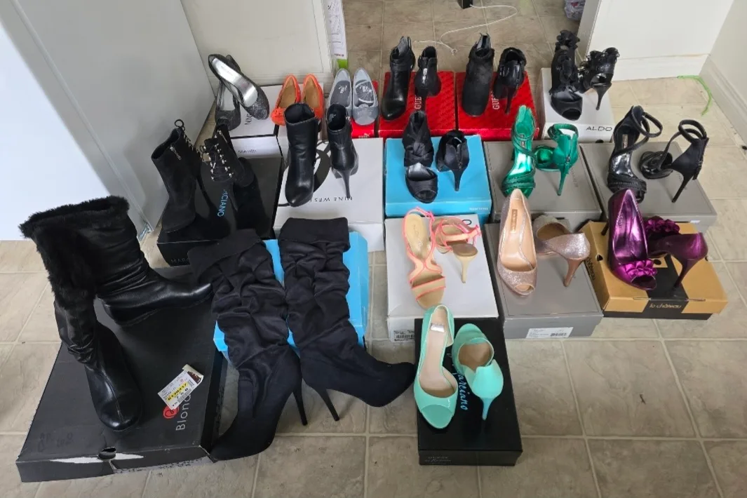 New, Like New Collections Shoes, Heels thumbnail