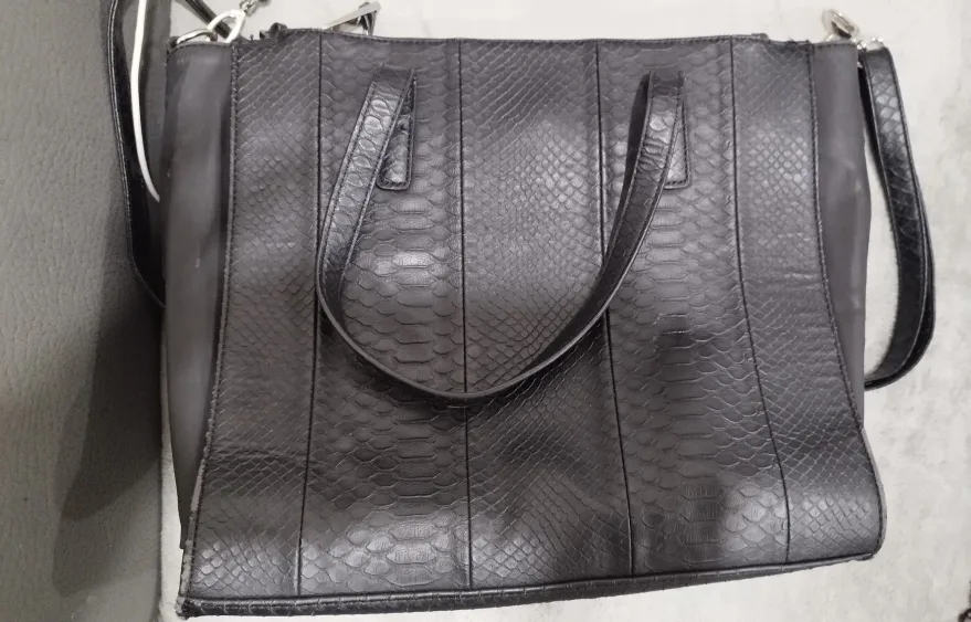 Black Snakeskin Pattern Tote Bag image indicator(2)