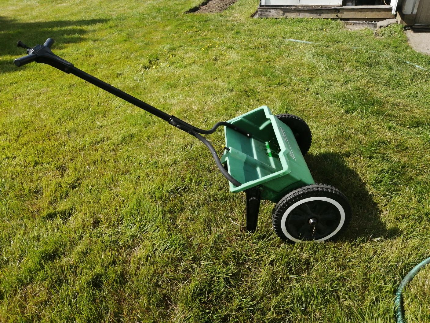 Scotts AccuGreen Spreader - photo 3