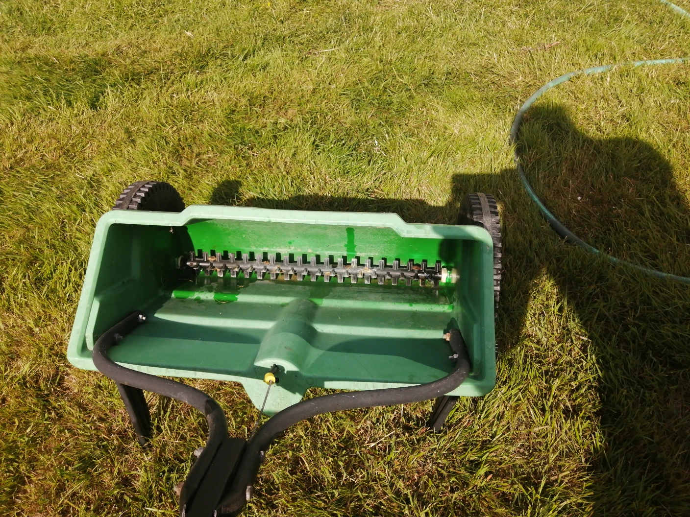 Scotts AccuGreen Spreader - photo 5