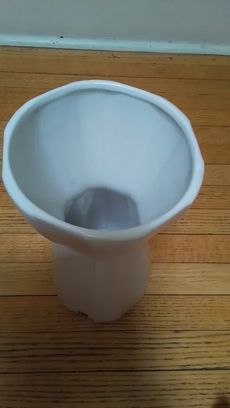 Umbra White Vase image indicator(4)