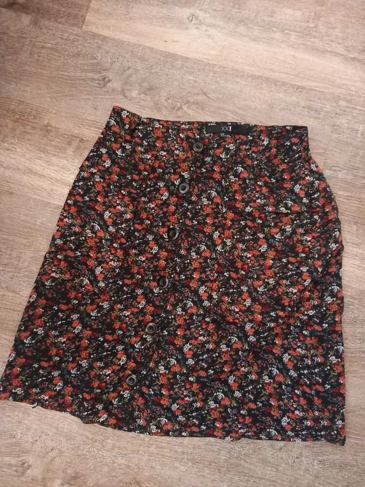 XXI Floral Mini Skirt - Size S thumbnail
