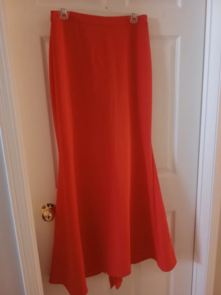 BCBGMAXAZRIA Coral Top & Skirt Set - Size 6 image indicator(4)