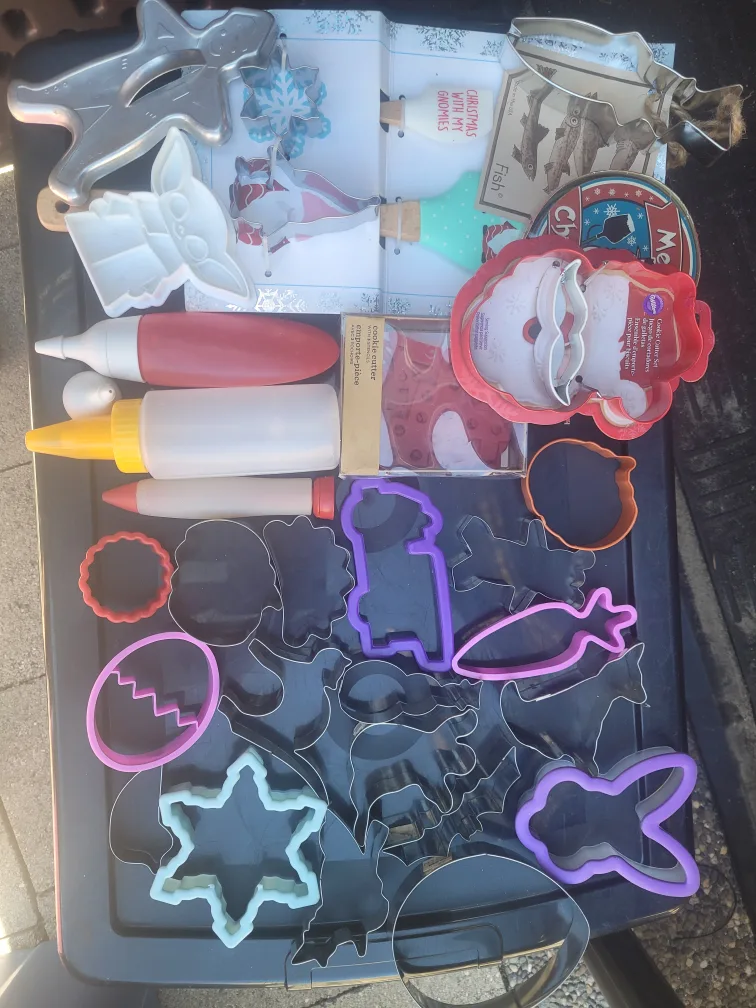 Cookie Cutters & Decorating Set thumbnail