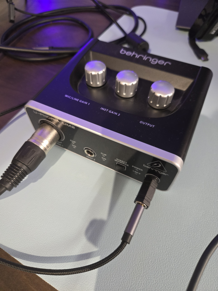 Behringer U-PHORIA UM2 Audio Interface