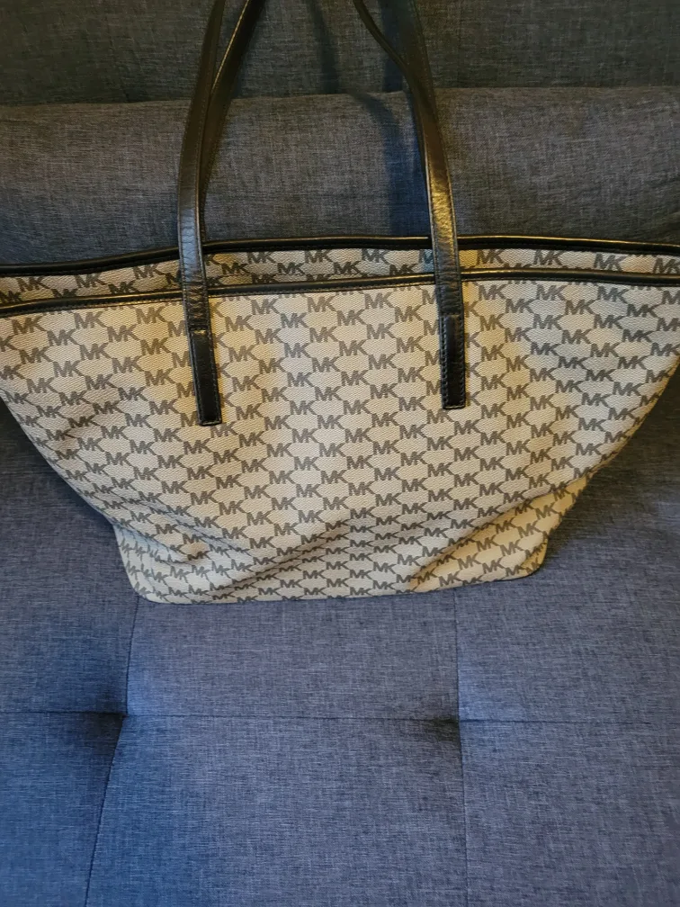 Michael Kors Tote Bag image indicator(3)