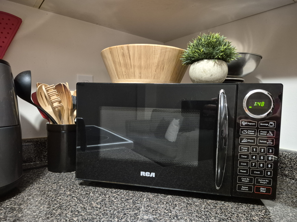 RCA 0.9 Cu. Ft. Microwave - Compact Size