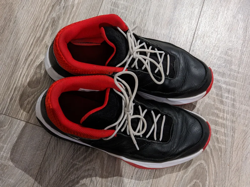 Jordan Basketball Shoes - Black & Red image indicator(2)