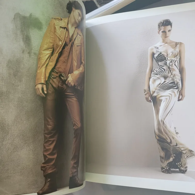 Roberto Cavalli S/S 05 Fashion Book image indicator(6)