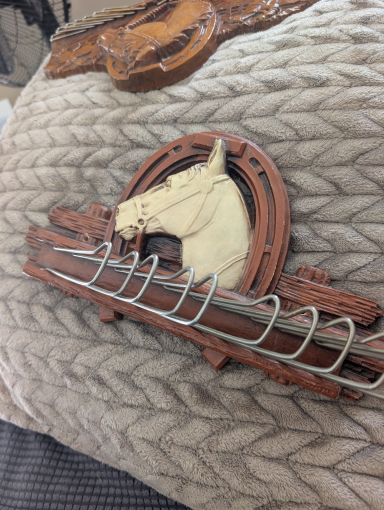 2 Horse Head Key Rack