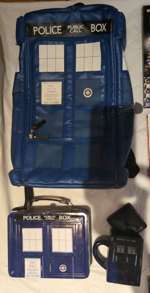 Doctor Who Books, Backpack, Lunchbox & Mug Bundle - photo 2