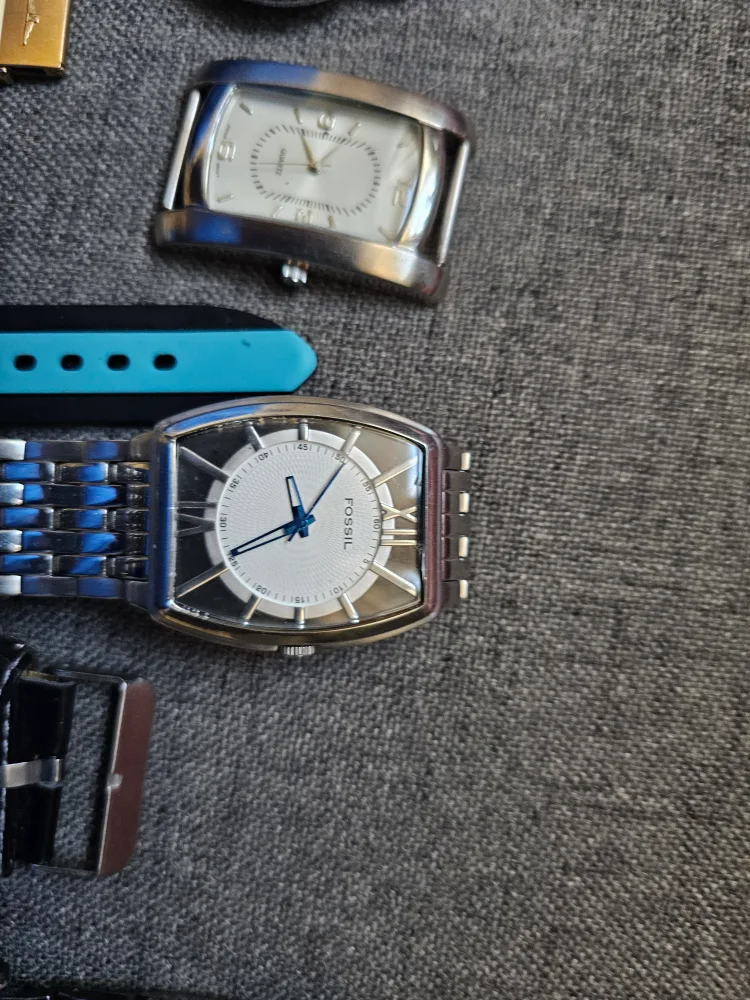 Assorted Watches - Fossil, Quartz, More Lot image indicator(4)