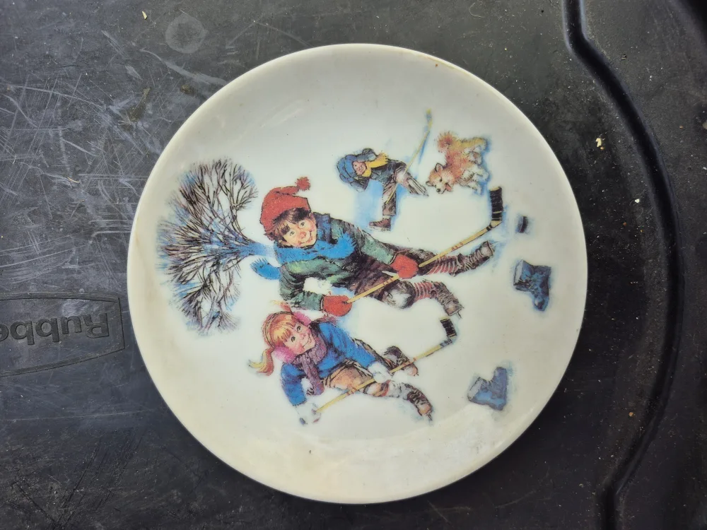 Avon Winter Wonderland Mini Plate - Breaking the Ice thumbnail
