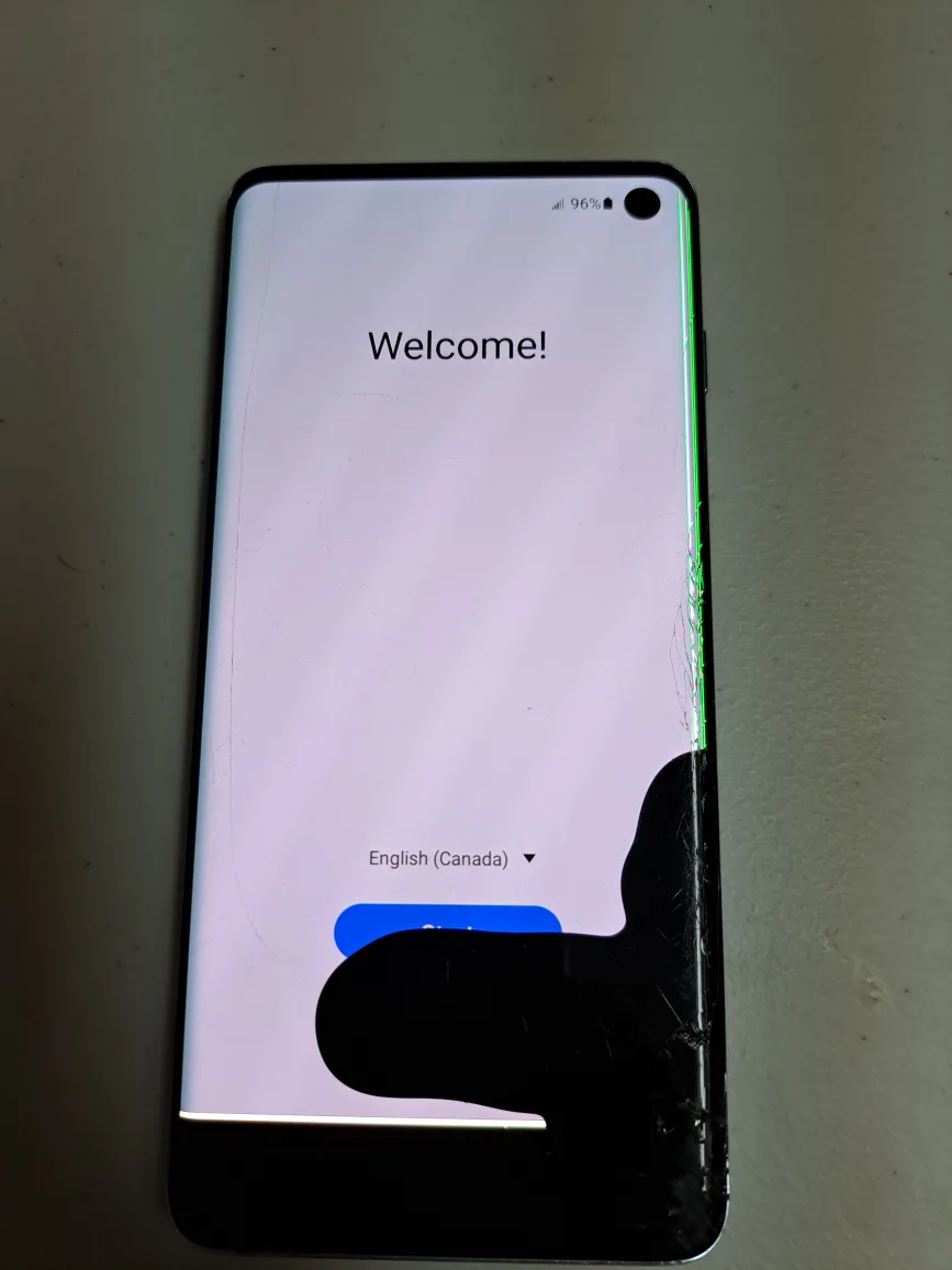 Damaged Samsung Galaxy S10 - For Parts thumbnail