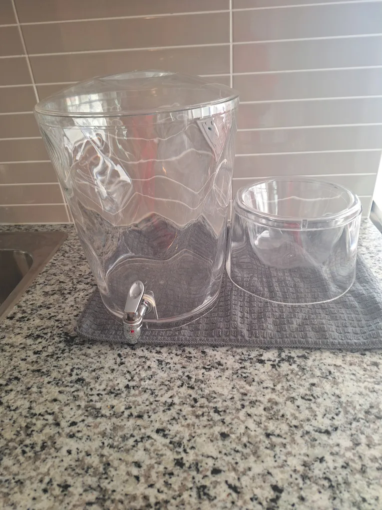 CreativeWare Acrylic Beverage Dispenser - 3 Gallon image indicator(4)