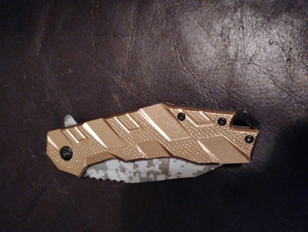 Folding Pocket Knife - Gold Handle, Camo Blade image indicator(4)