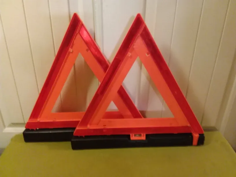 Emergency Roadside Reflector Triangles 🆘 🚨 🇨🇦 thumbnail