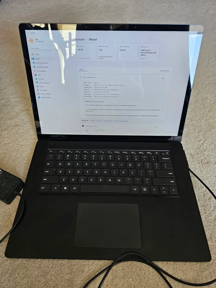 Microsoft Surface Laptop 3 15" AMD Ryzen 5 3580U 8GB-256GB Black thumbnail