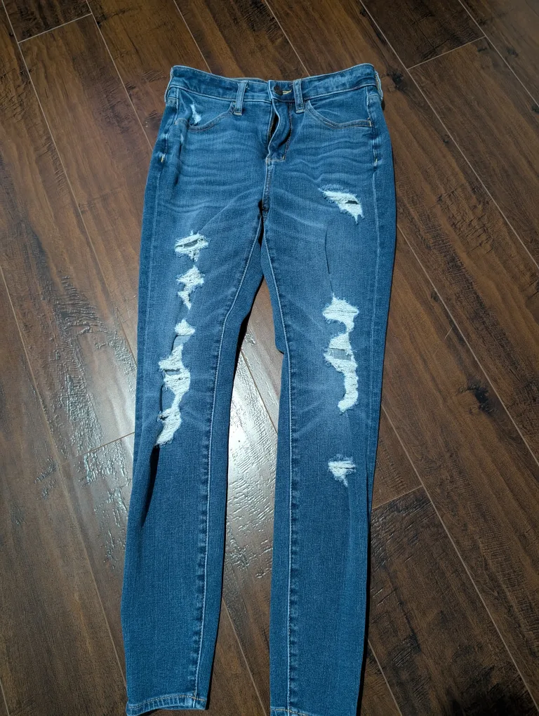 American Eagle Distressed Jeans thumbnail