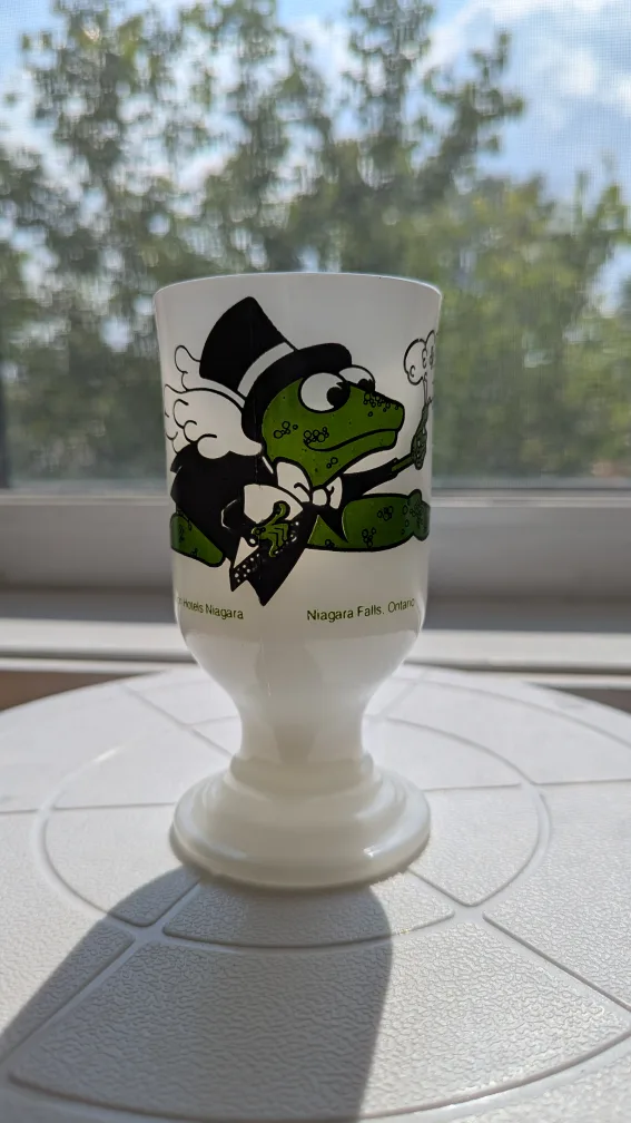 Vintage Froggie Niagara Falls Milk Glass Mug 🇨🇦 thumbnail