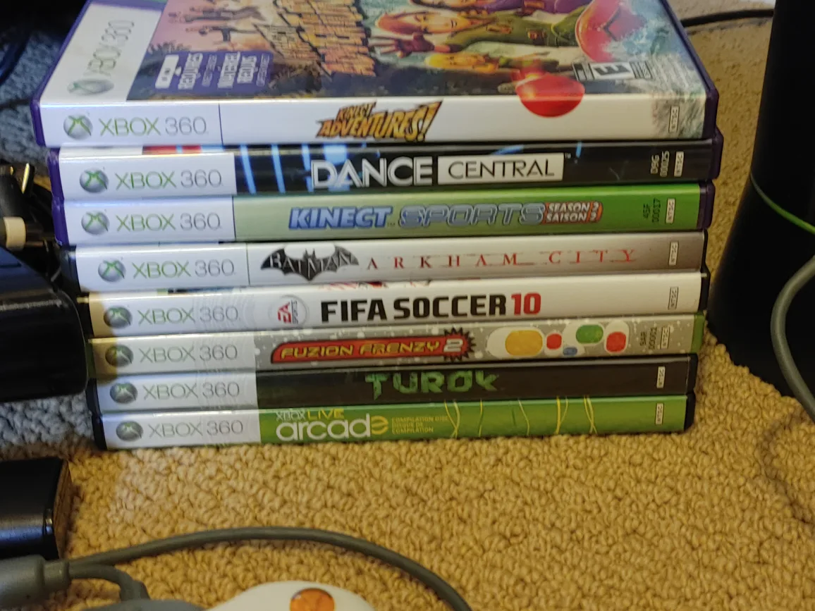 Xbox 360 Console with Kinect and Games image indicator(4)