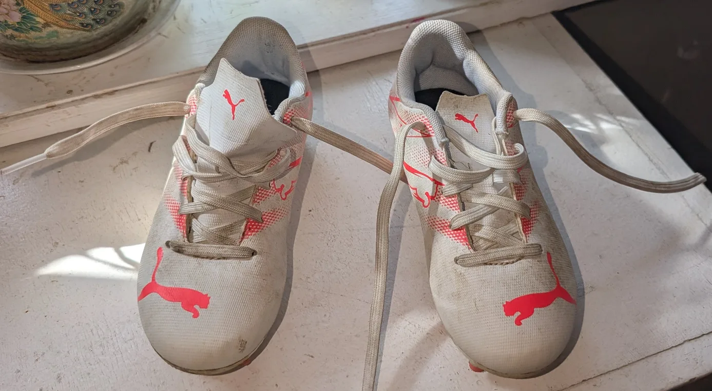 KIDS SOCCER CLEATS thumbnail