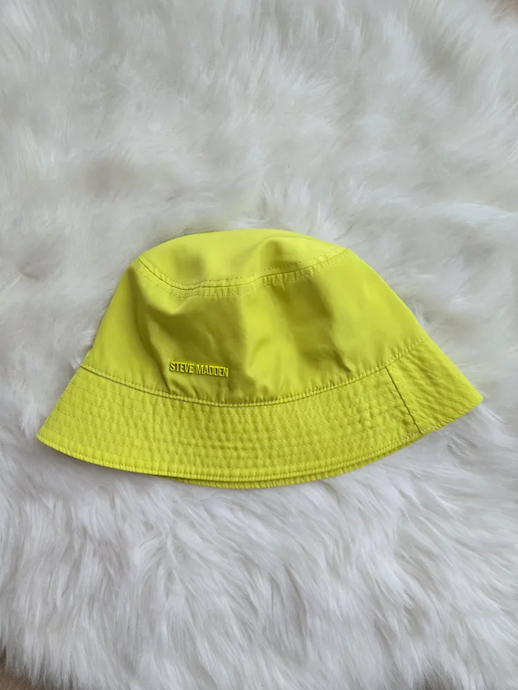Steve Madden Neon Yellow Bucket Hat - One Size thumbnail