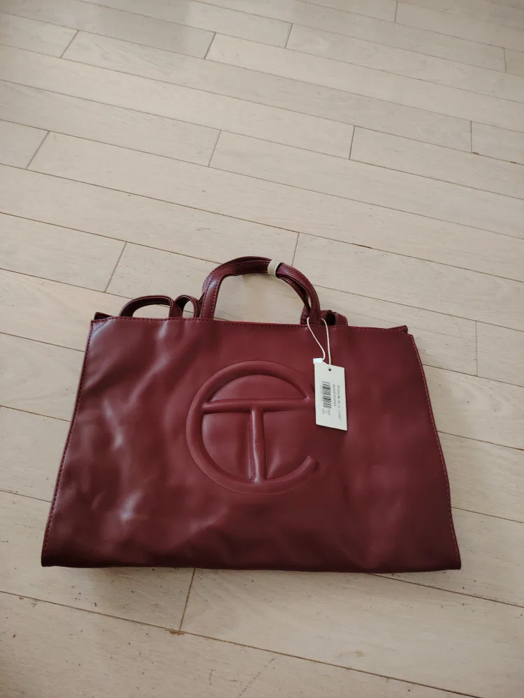 Telfar tote Bag Burgundy thumbnail