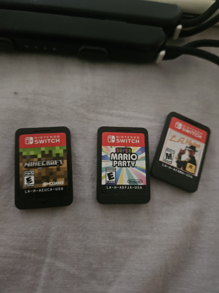 Original Nintento Switch + 3 games - photo 2