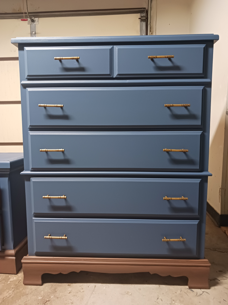 Refinished dresser and nightstand - photo 2