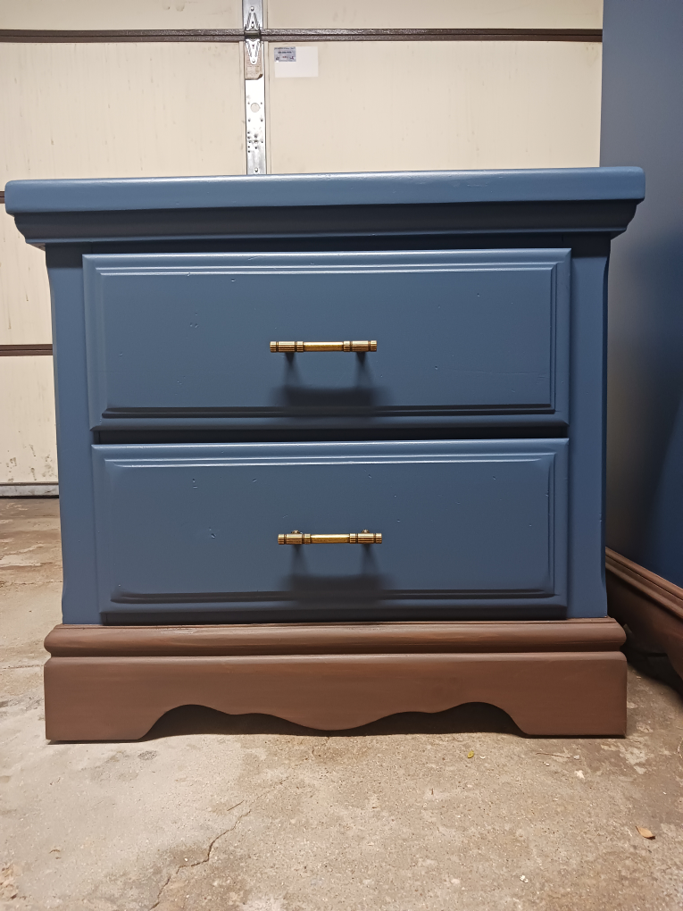 Refinished dresser and nightstand - photo 3