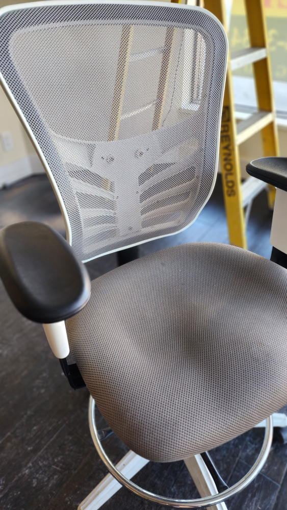 Ergonomic Mesh Drafting Chair – Adjustable & Comfortable - photo 2