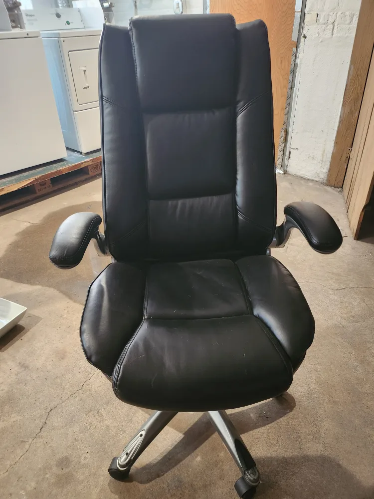 Black Executive Office Chair thumbnail