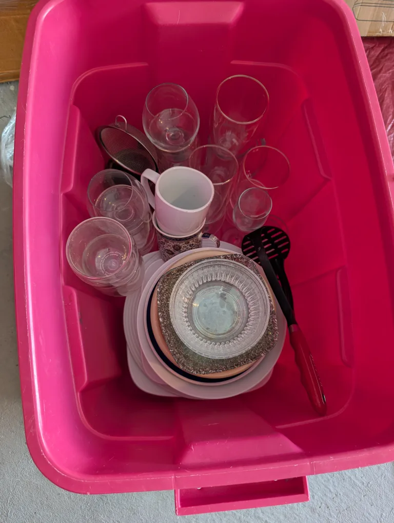 Garage sales  of Houseware Items image indicator(8)