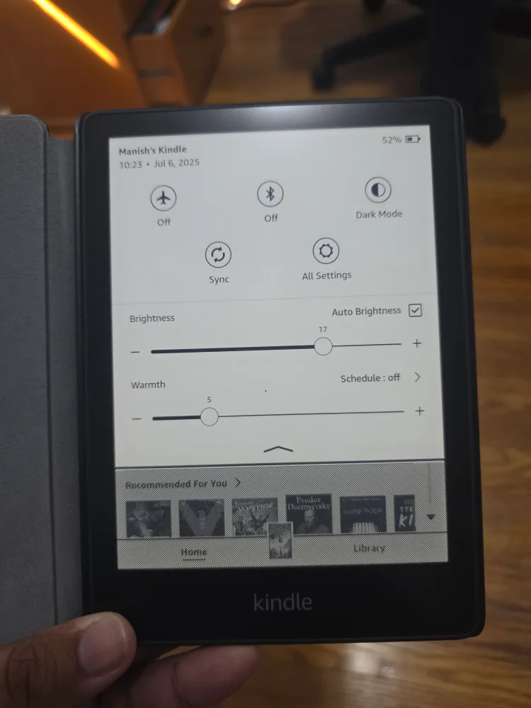 Amazon Kindle Paperwhite Signature edition along with Case image indicator(7)