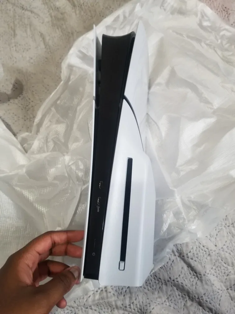 PS5 Slim Disc Edition Bundle image indicator(4)