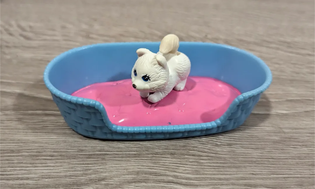 Littlest Pet Shop Dog Bed and Dog Toy thumbnail