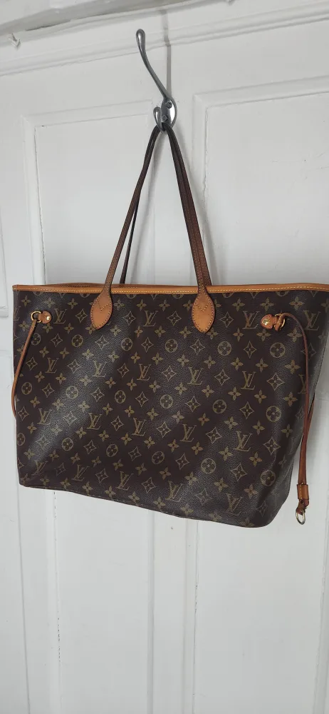 Louis Vuitton Neverfull MM Tote Bag image indicator(3)