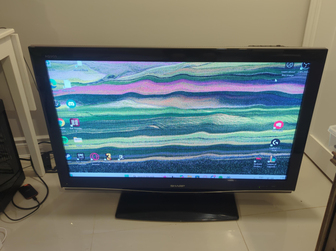 Sharp Aquos LC-42D62U 42" LCD TV - photo 2