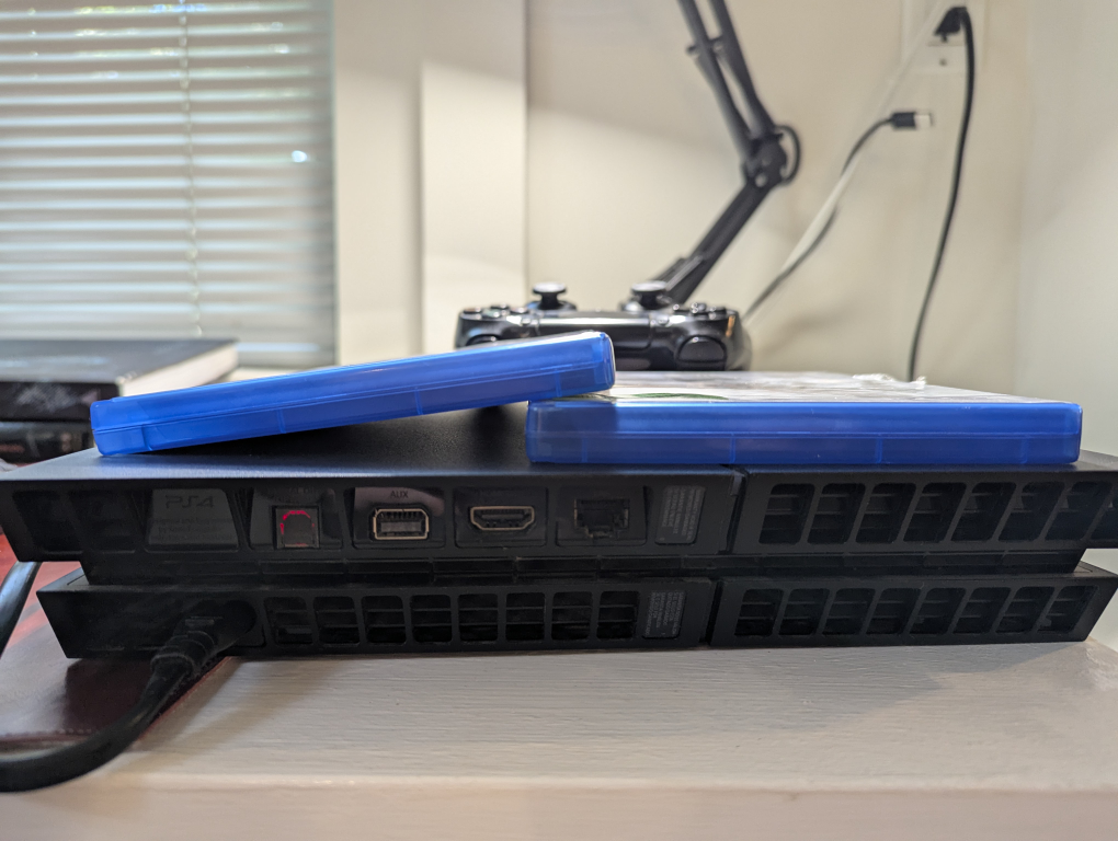 PlayStation 4 Console with controller - photo 2