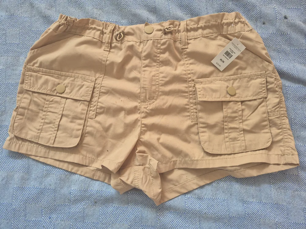 women's shorts thumbnail