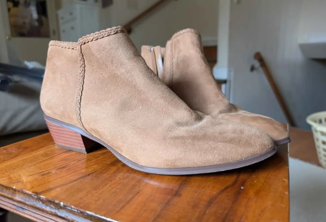 Women's Short Boots ~ Faux Suede ~ Size 9 image indicator(2)