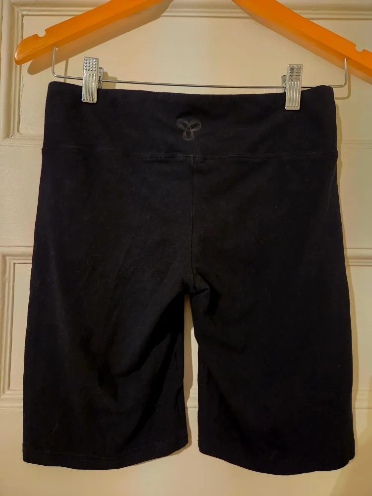 Aritzia TNA Butter Cheeky High-Rise 9" Black Bike Shorts Size S image indicator(2)