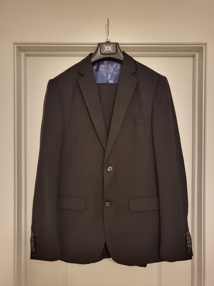 Soul of London Black Suit - Size 33R Jacket, 40R Pants