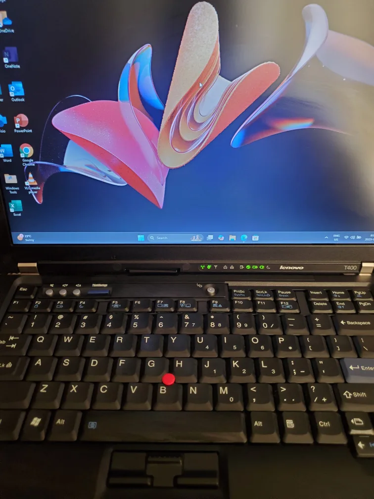 14.1inch Lenovo ThinkPad T400 Laptop thumbnail