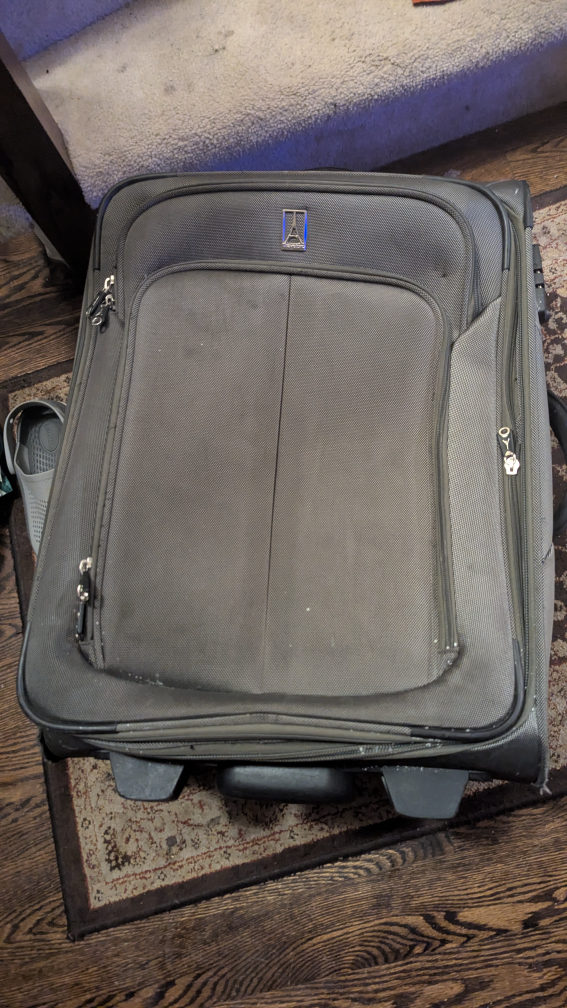 Travelpro Rolling Suitcase🇨🇦