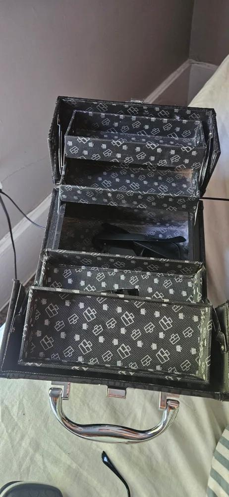 Caboodles Black Cosmetic Case image indicator(2)