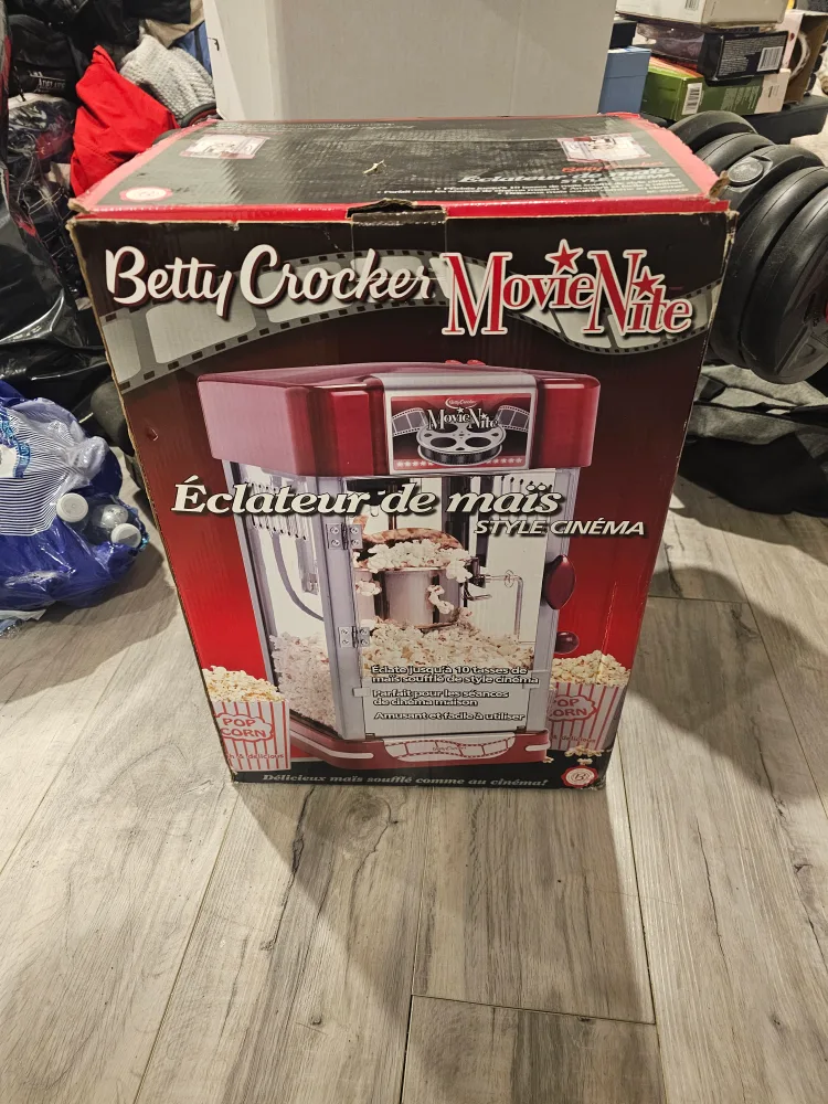 Betty Crocker Movie Nite Popcorn Popper - New in Box! image indicator(3)