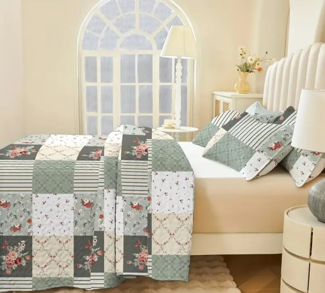 Floral Patchwork Quilt with Pillow Shams image indicator(5)