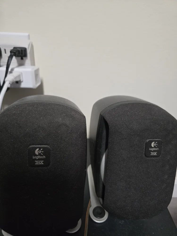 logitech 5.1 Channel Speaker System image indicator(5)